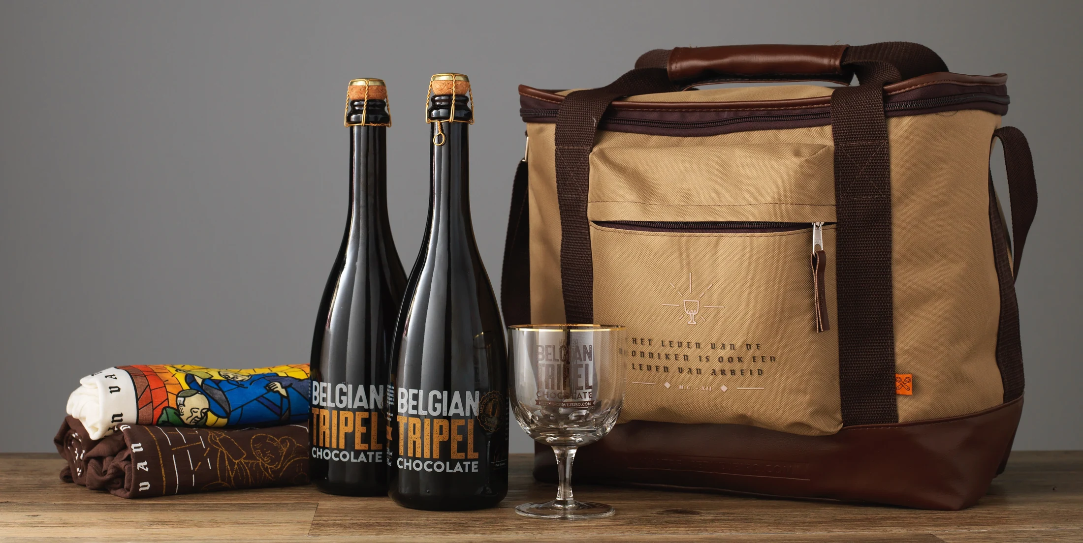 Bolsa, garrafas e copo da linha Belgian Tripel Mestre-Cervejeiro.com.